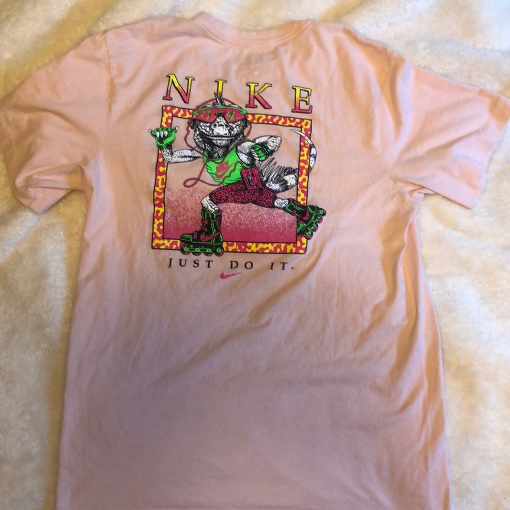 Nike roller blading lizard tee